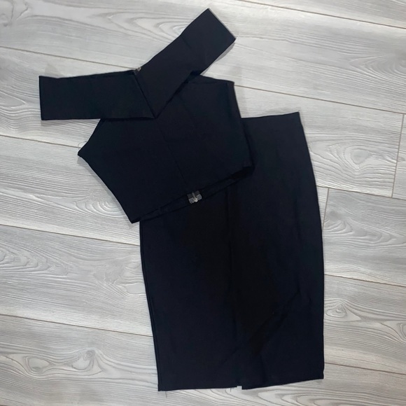 2-Piece Set - Picture 1 of 6